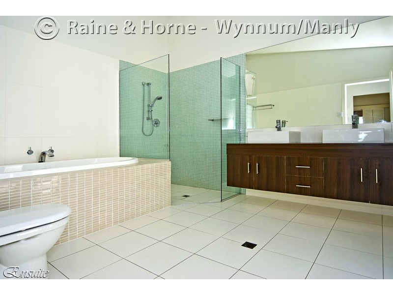 813 Esplanade, Lota QLD 4179