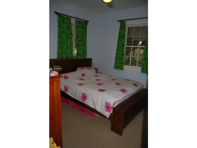 12 Madgwick Street, Wynnum QLD 4178