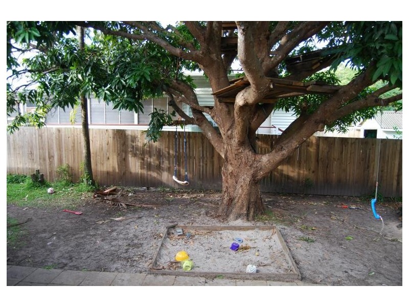 12 Madgwick Street, Wynnum QLD 4178