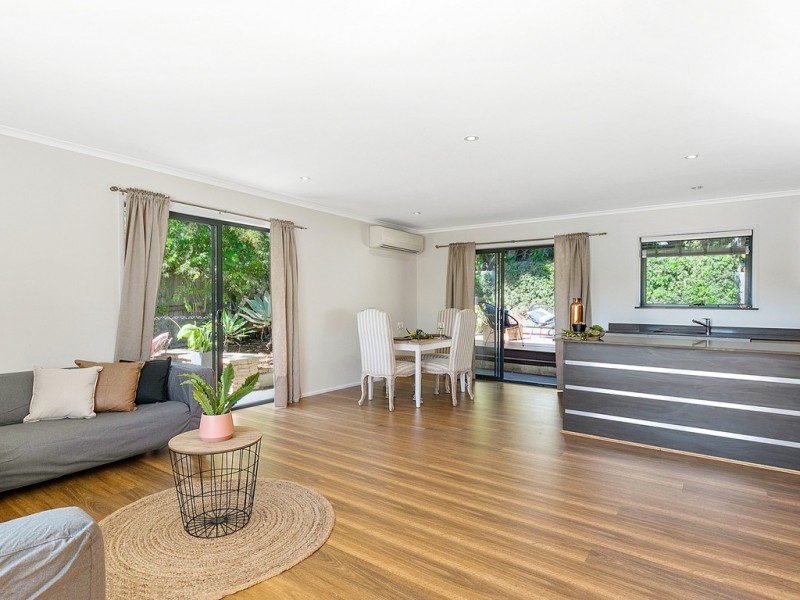 10 HELMHOLD STREET, Wynnum QLD 4178