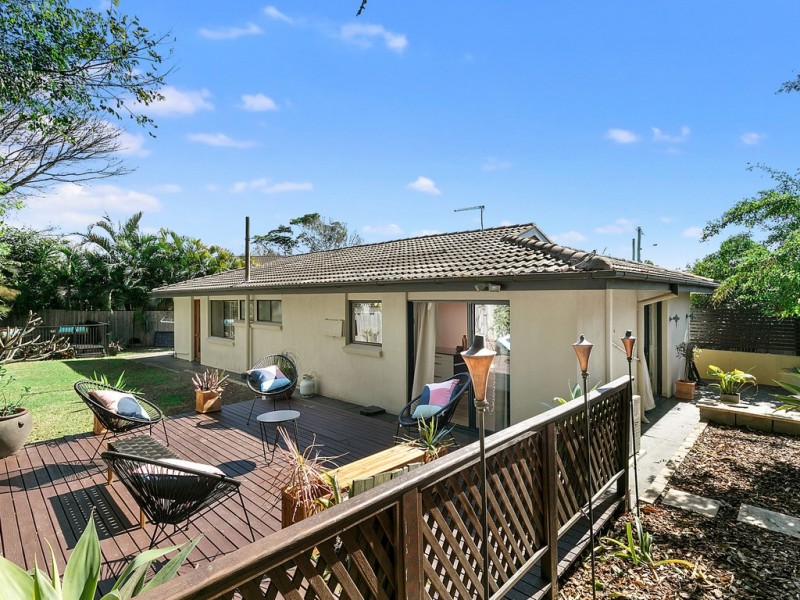 10 HELMHOLD STREET, Wynnum QLD 4178
