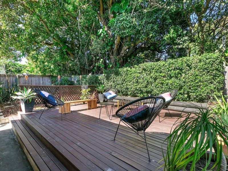 10 HELMHOLD STREET, Wynnum QLD 4178