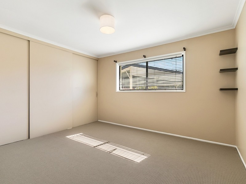 10 HELMHOLD STREET, Wynnum QLD 4178