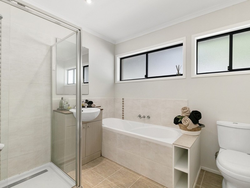 10 HELMHOLD STREET, Wynnum QLD 4178