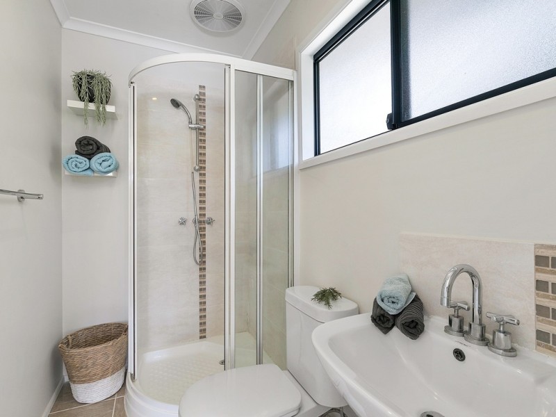 10 HELMHOLD STREET, Wynnum QLD 4178