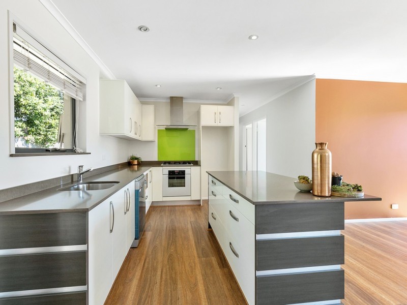 10 HELMHOLD STREET, Wynnum QLD 4178