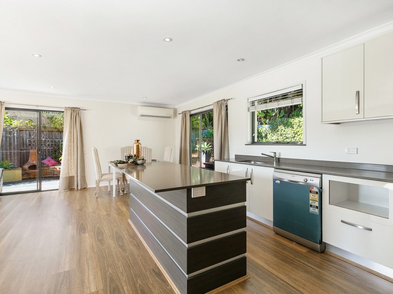 10 HELMHOLD STREET, Wynnum QLD 4178