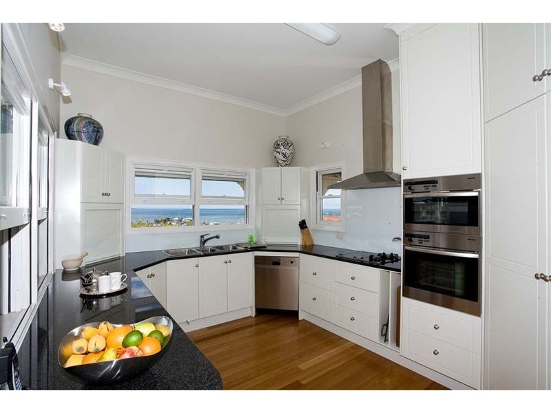 6 Oceana Terrace, Manly QLD 4179