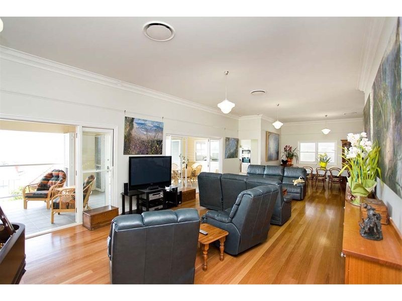 6 Oceana Terrace, Manly QLD 4179