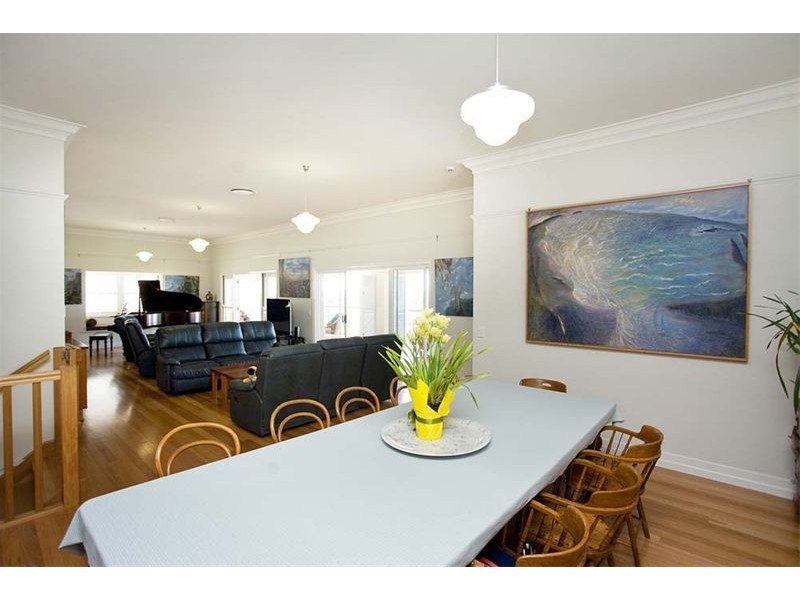 6 Oceana Terrace, Manly QLD 4179