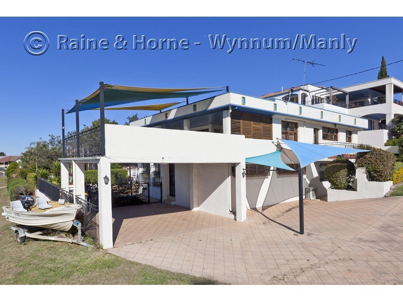 669a Esplanade, Lota QLD 4179