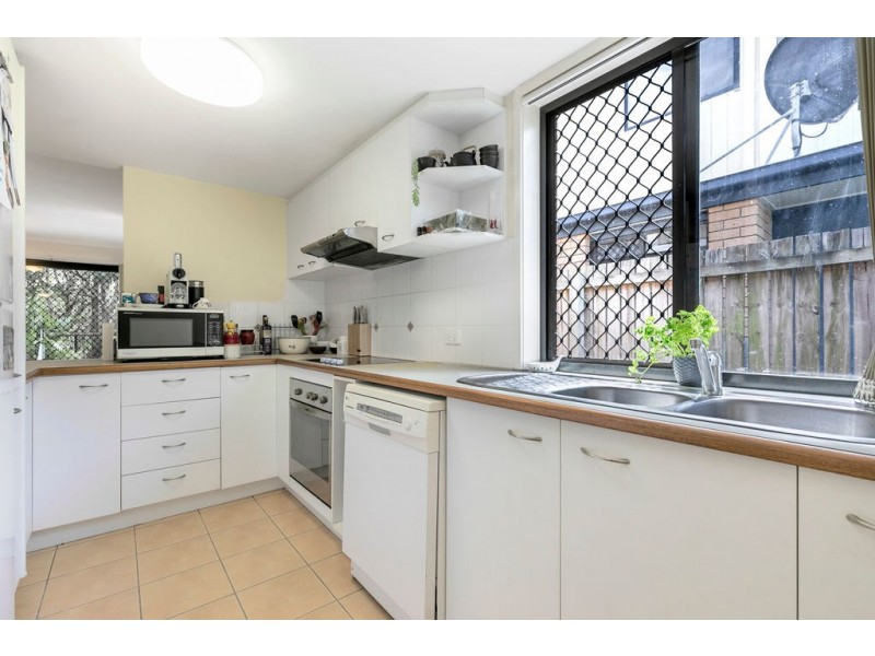 6/49 GANNON AVENUE, Manly QLD 4179