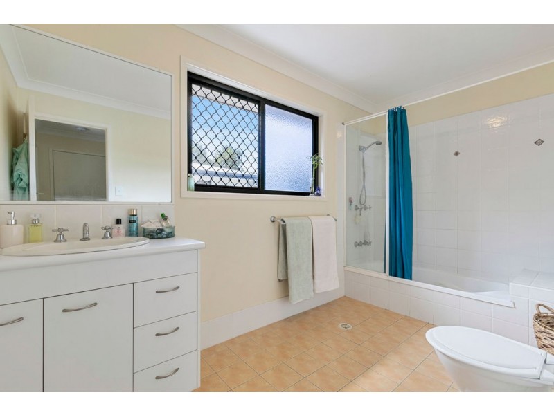 6/49 GANNON AVENUE, Manly QLD 4179