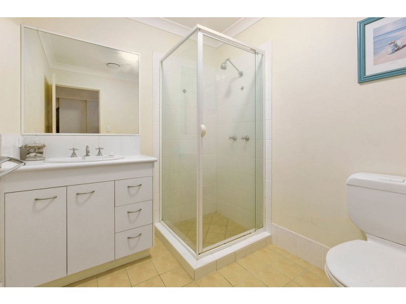 6/49 GANNON AVENUE, Manly QLD 4179