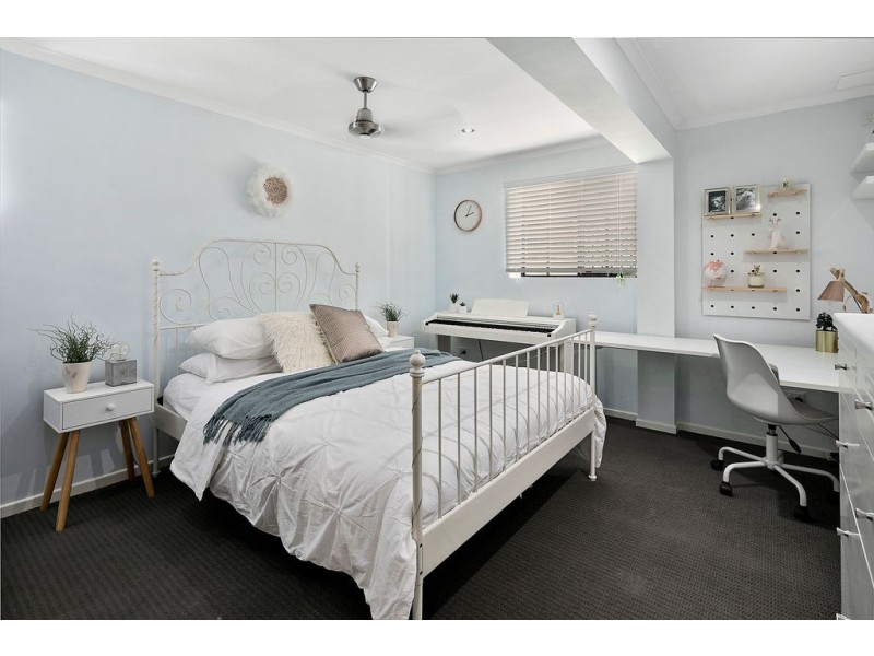 220 Gordon Parade, Manly QLD 4179