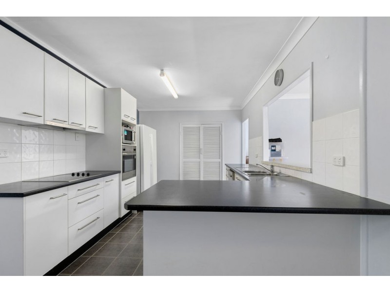 17 NORTH ROAD, Wynnum West QLD 4178