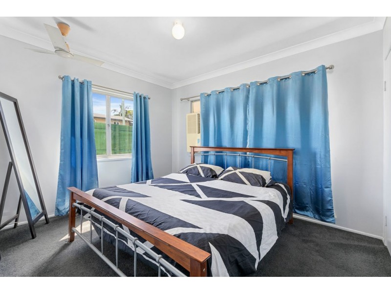 17 NORTH ROAD, Wynnum West QLD 4178