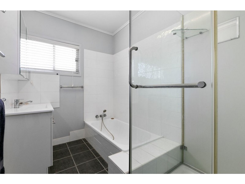 17 NORTH ROAD, Wynnum West QLD 4178