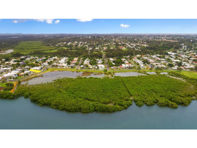 815 ESPLANADE, Lota QLD 4179