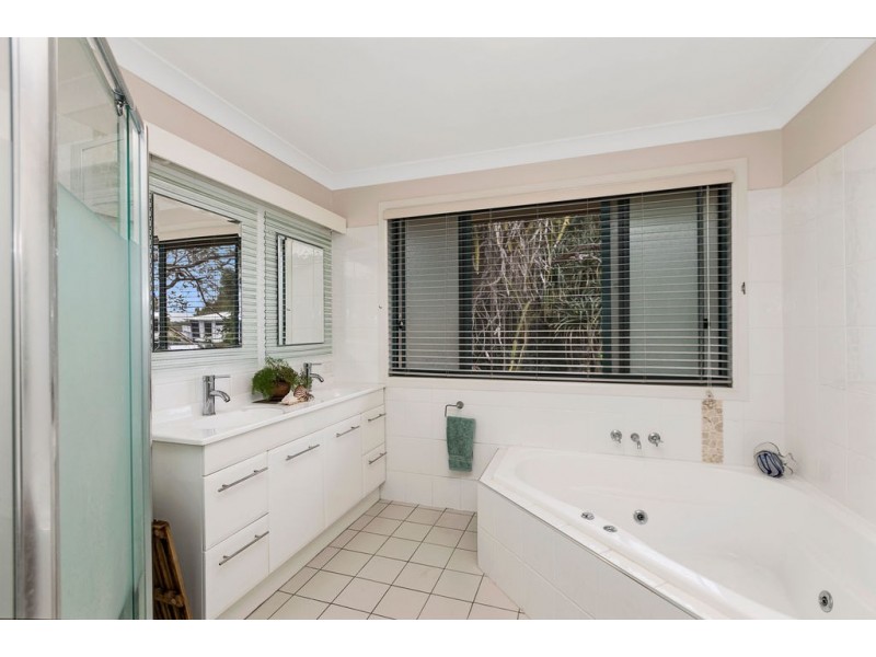 32 BELLEVUE PARADE, Lota QLD 4179