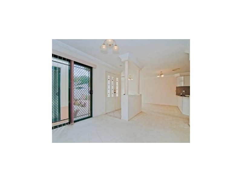 2/139 BAYVIEW STREET, Runaway Bay QLD 4216