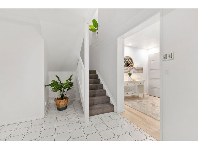 1 Teraglin Street, Manly West QLD 4179