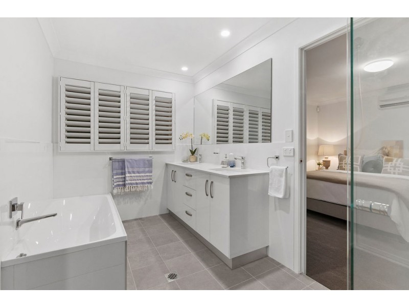 1 Teraglin Street, Manly West QLD 4179