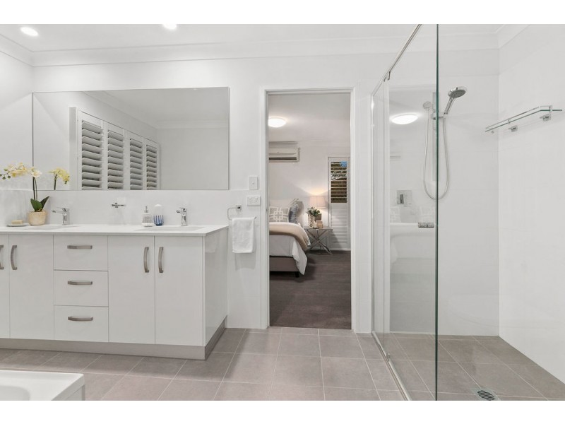 1 Teraglin Street, Manly West QLD 4179
