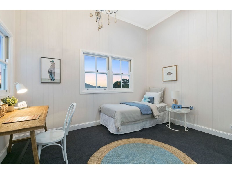 12 TINGAL ROAD, Wynnum QLD 4178