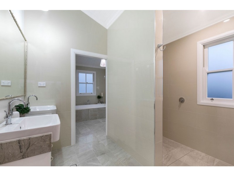 12 TINGAL ROAD, Wynnum QLD 4178