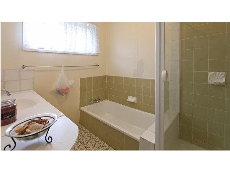 2 Glenjustins Street, Wynnum West QLD 4178