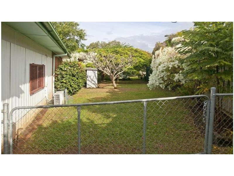 2 Glenjustins Street, Wynnum West QLD 4178