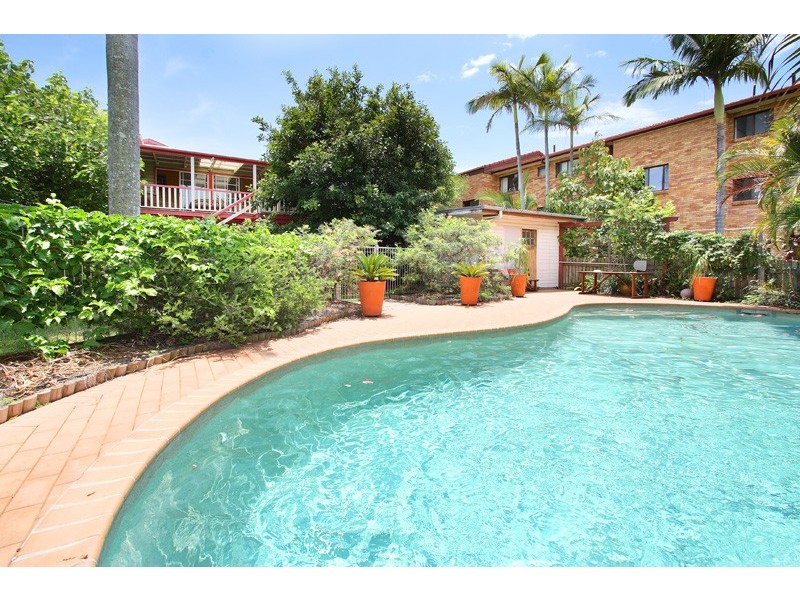 18 Nelson Parade, Manly QLD 4179