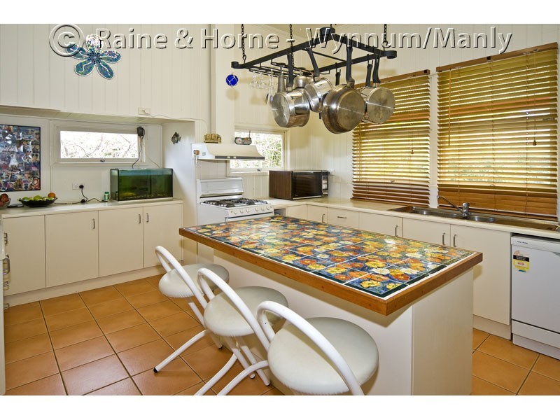 18 Nelson Parade, Manly QLD 4179