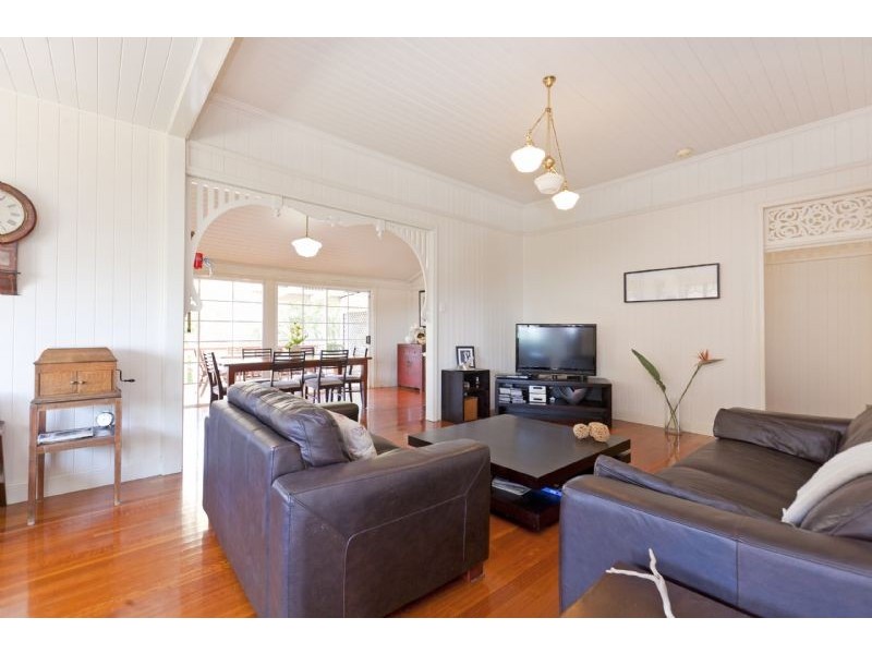 18 Nelson Parade, Manly QLD 4179