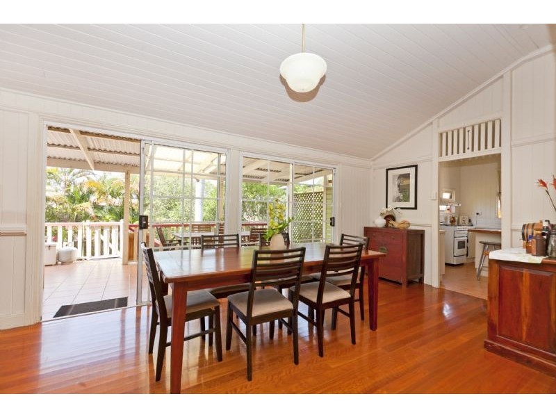 18 Nelson Parade, Manly QLD 4179