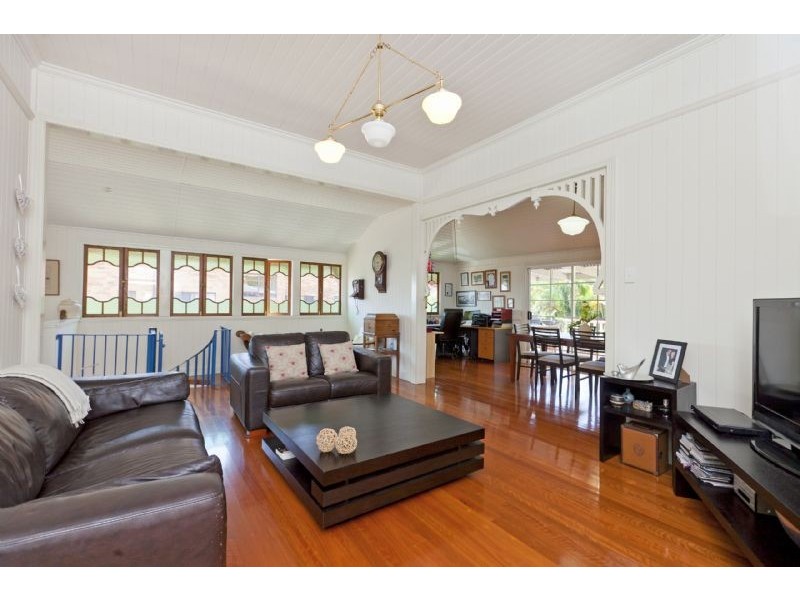 18 Nelson Parade, Manly QLD 4179