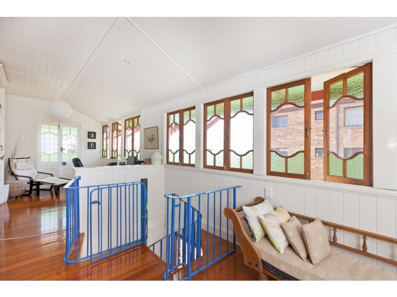 18 Nelson Parade, Manly QLD 4179