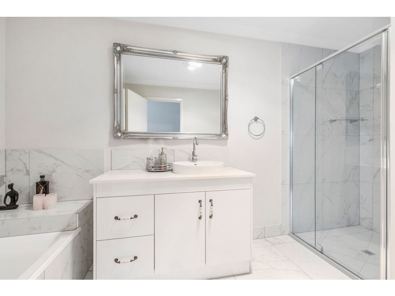 21/15 OASIS CLOSE, Manly West QLD 4179