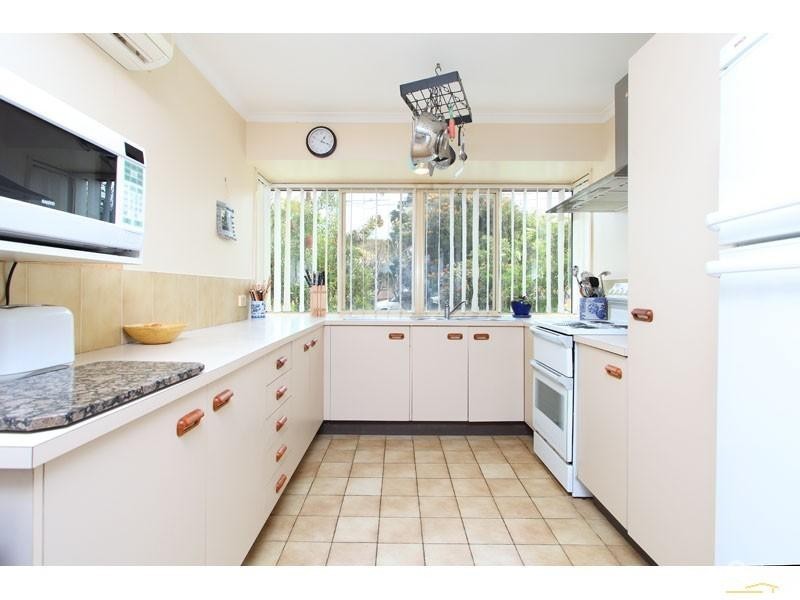 32 Whites Road, Manly QLD 4179