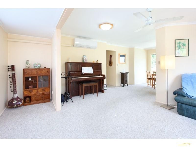 32 Whites Road, Manly QLD 4179