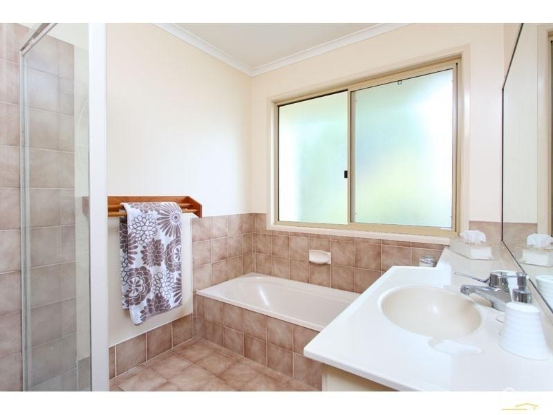 32 Whites Road, Manly QLD 4179