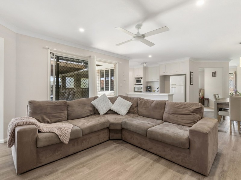 8 SUMMIT STREET, Belmont QLD 4153