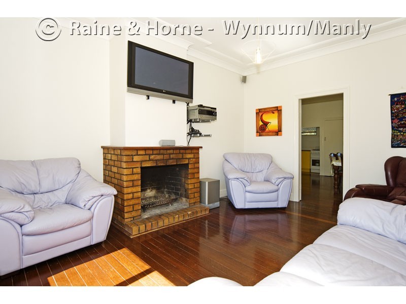 6 Roseberry Parade, Wynnum QLD 4178