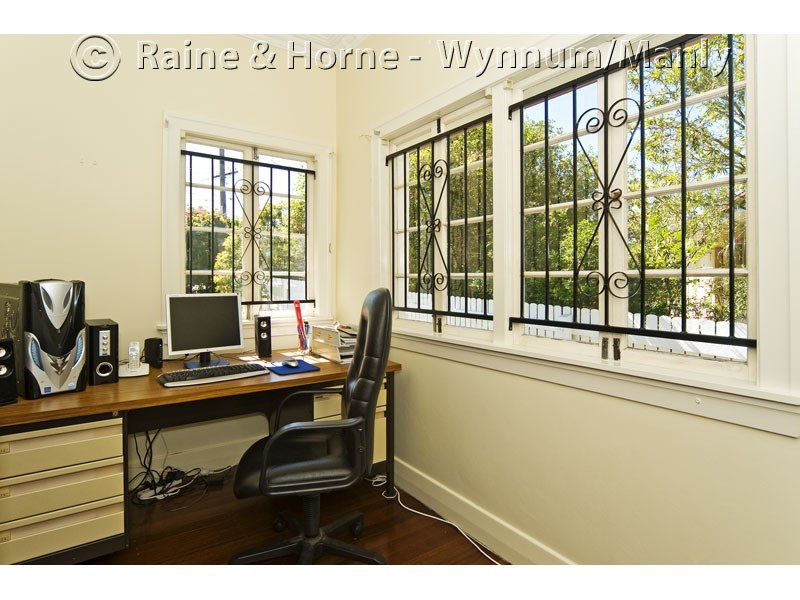 6 Roseberry Parade, Wynnum QLD 4178