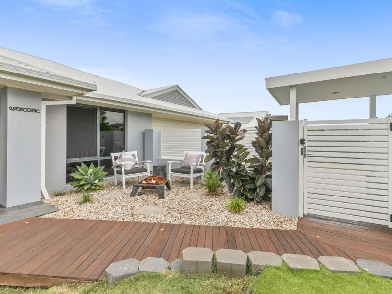 82 EBONY CRESCENT, Redland Bay QLD 4165
