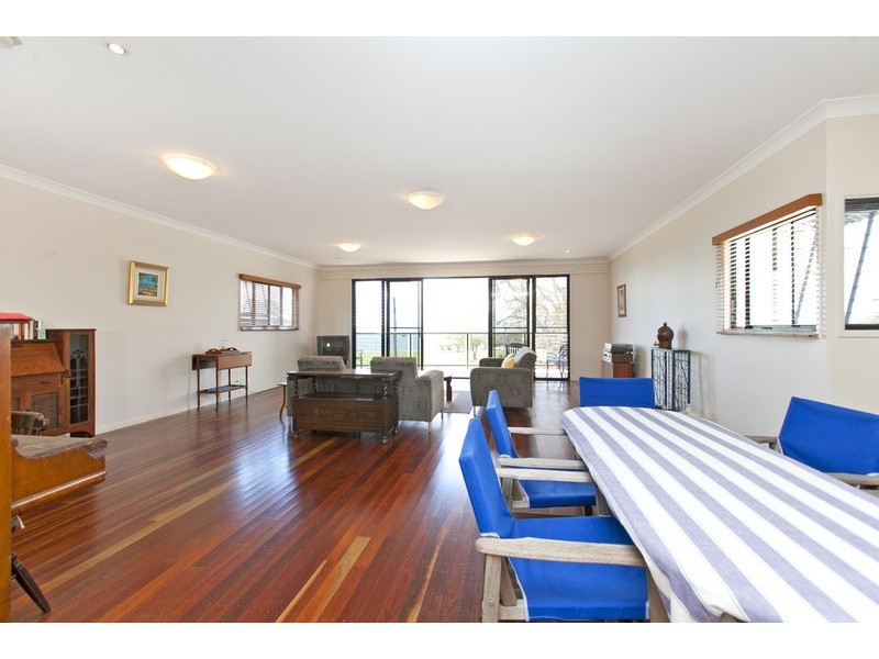 685 Esplanade, Lota QLD 4179