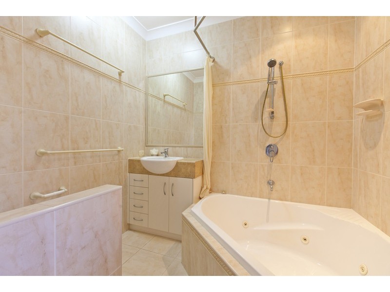 685 Esplanade, Lota QLD 4179