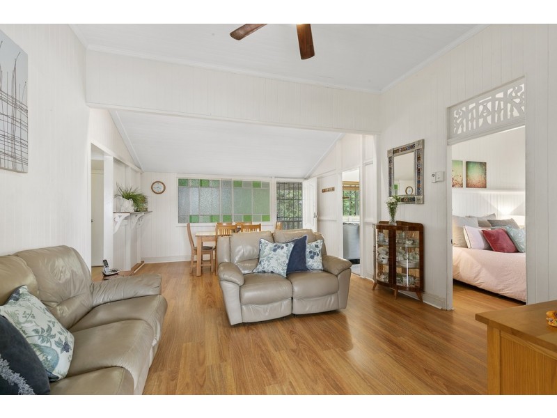 76 BLACKWOOD ROAD, Manly West QLD 4179