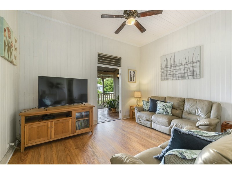 76 BLACKWOOD ROAD, Manly West QLD 4179